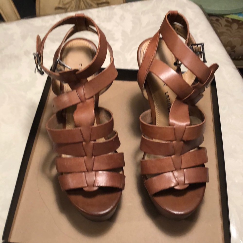 Chinese laundry wedge